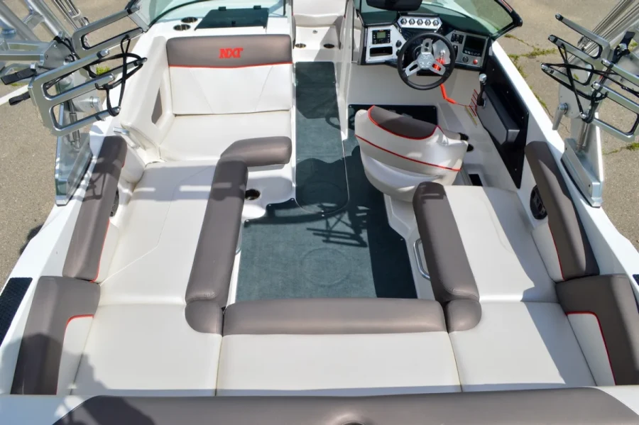 2018-mastercraft-nxt20-138221-image1.webp