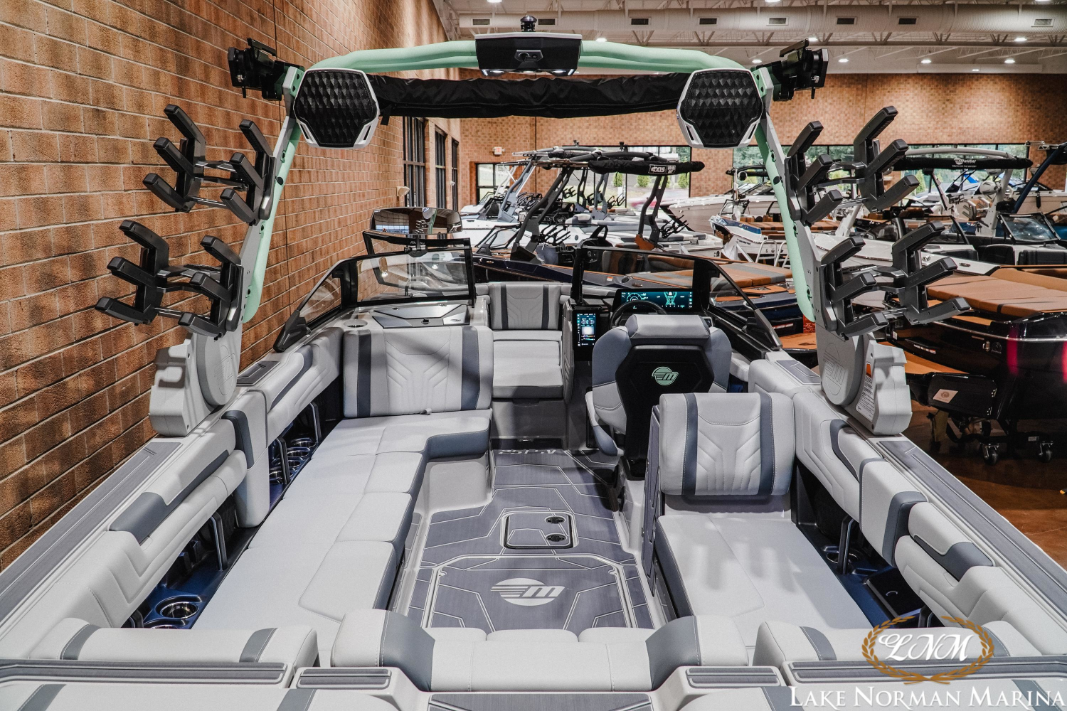 2026 Malibu 25 LSV