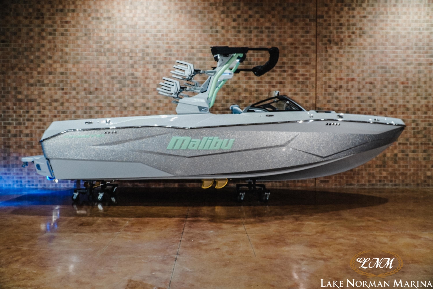 2026 Malibu 25 LSV