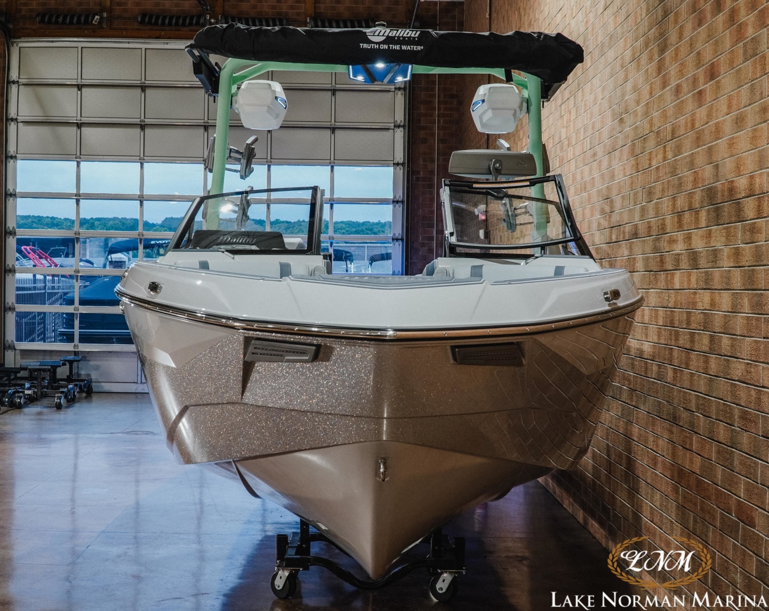 2026 Malibu 25 LSV