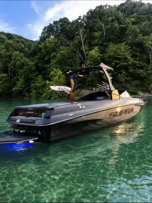 2018 Supra Boats SE Icon