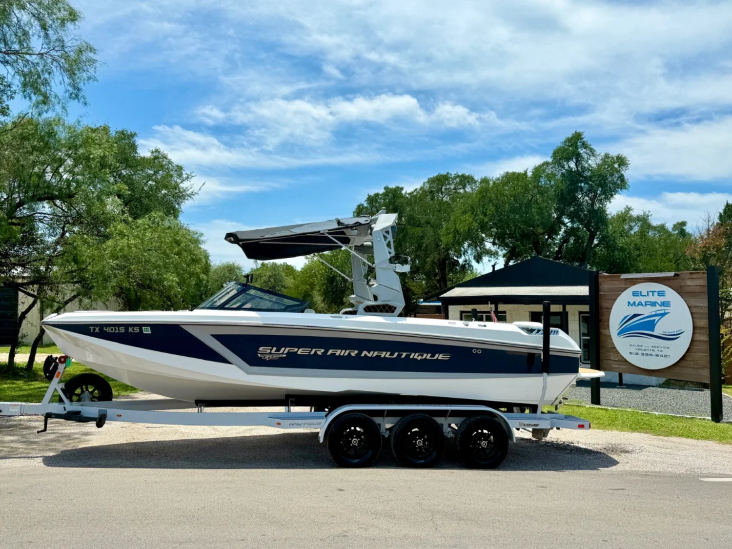 Unmatched Versatility - Fantastic Conditio - 105 Hours on PCM  ZR4 Engine - Triple Axle Trailer