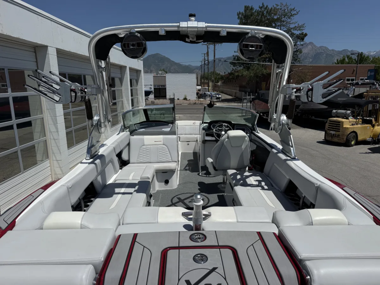 2020 24' MasterCraft X24 Bowrider