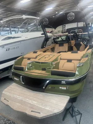 2023-mastercraft-x22-138357-image2.webp