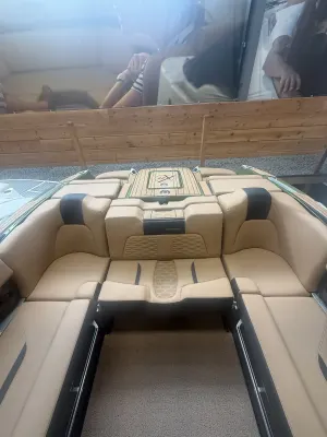 2023-mastercraft-x22-138357-image4.webp