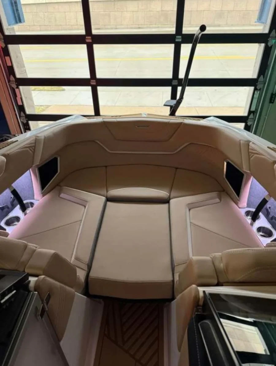 2025-mastercraft-x-star-138365-image3.webp