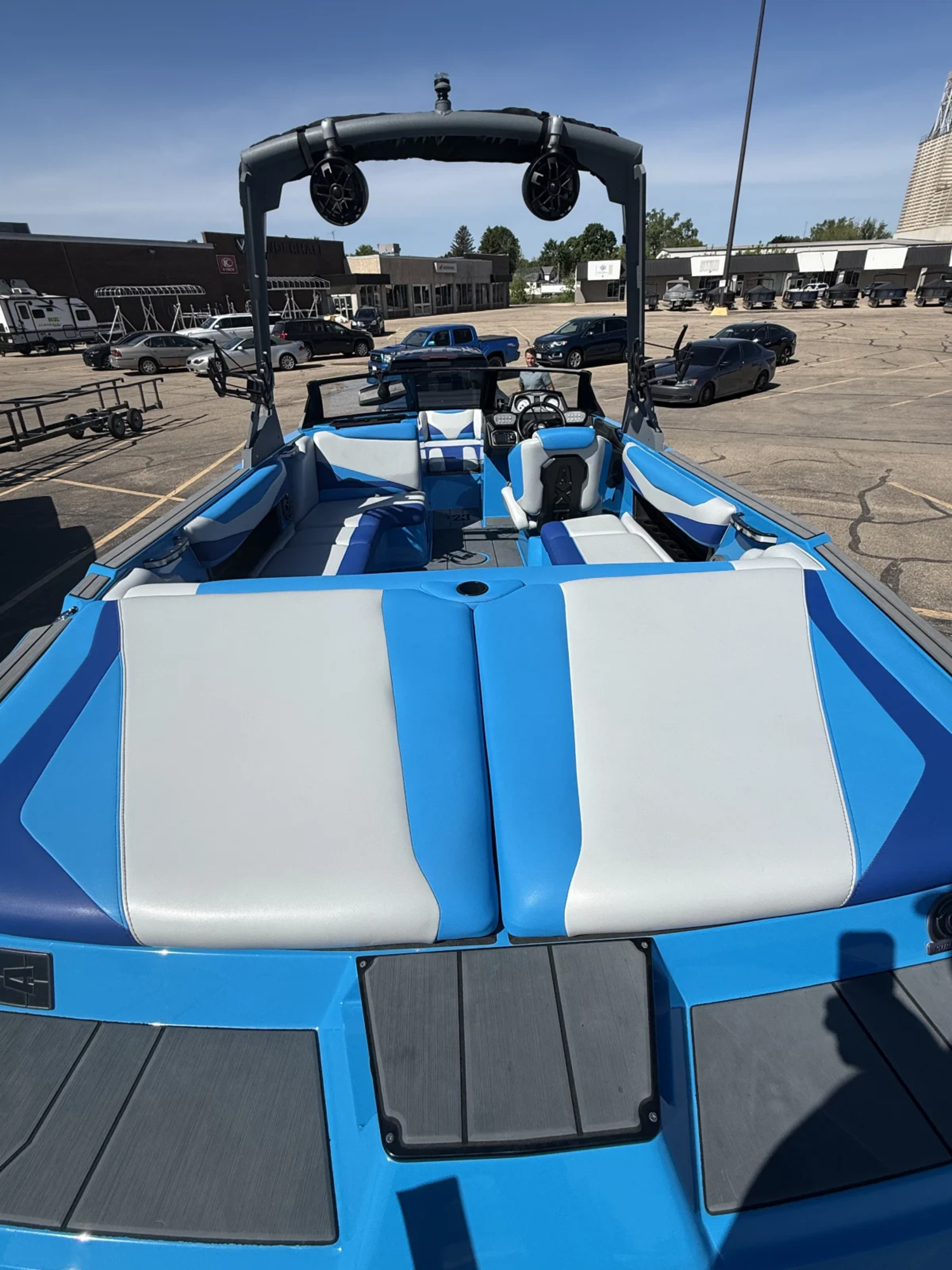 2020 AXIS T23 WAKE BOAT