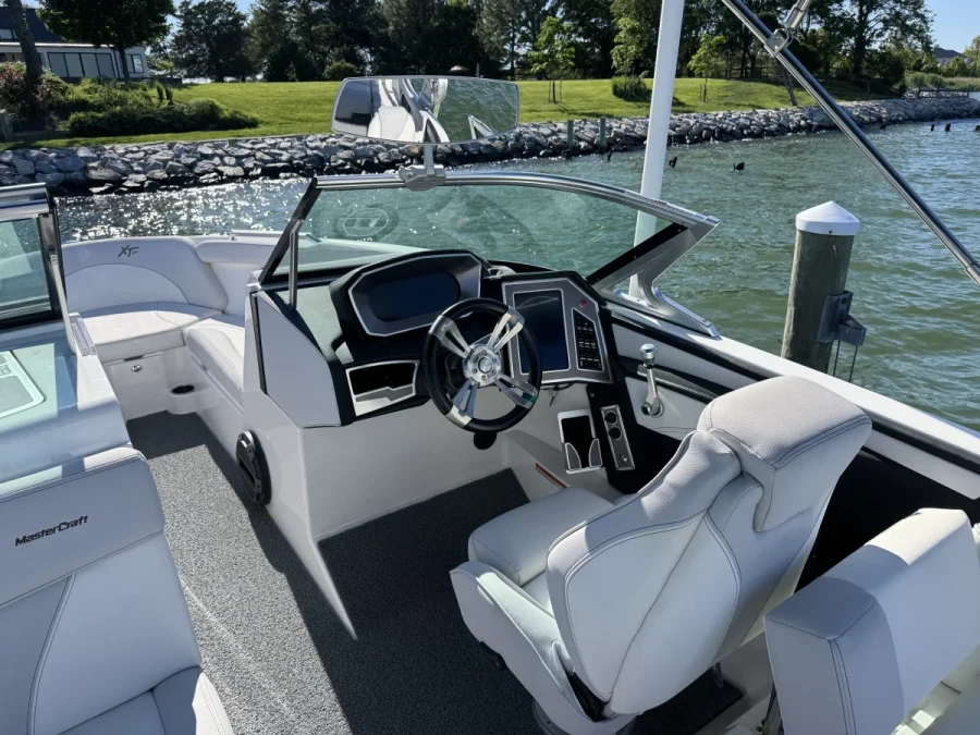 2018-mastercraft-xt25-138380-image3.webp