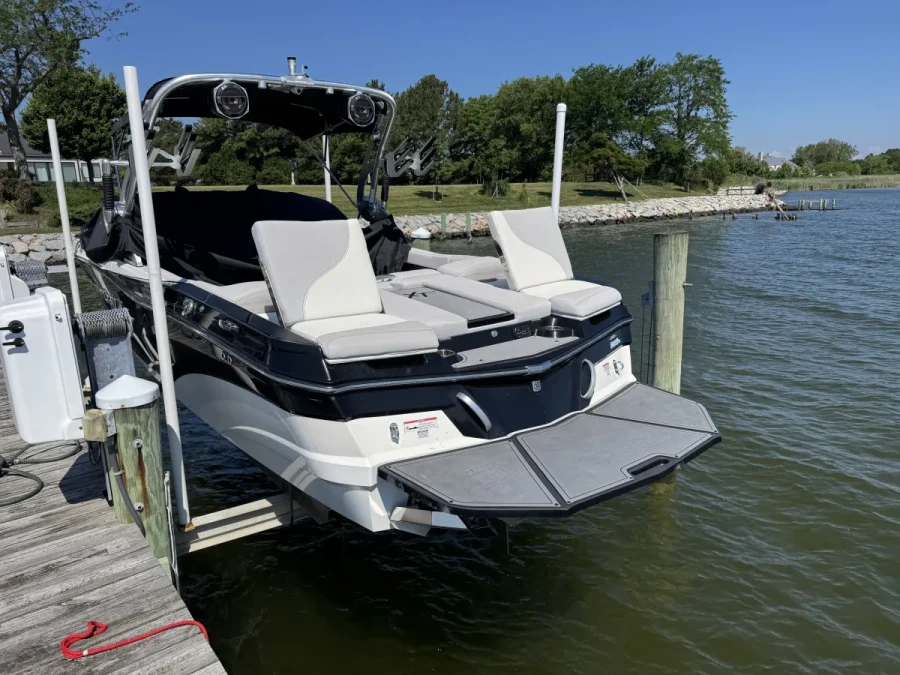2018-mastercraft-xt25-138380-image8.webp