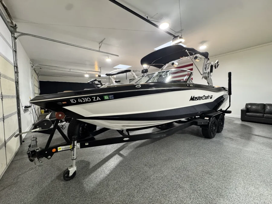 2021-mastercraft-xt23-138384-image1.webp