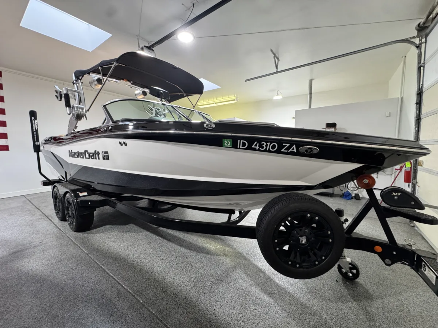 2021 MasterCraft XT23 Ilmor 6.0L 119 Hours One Owner