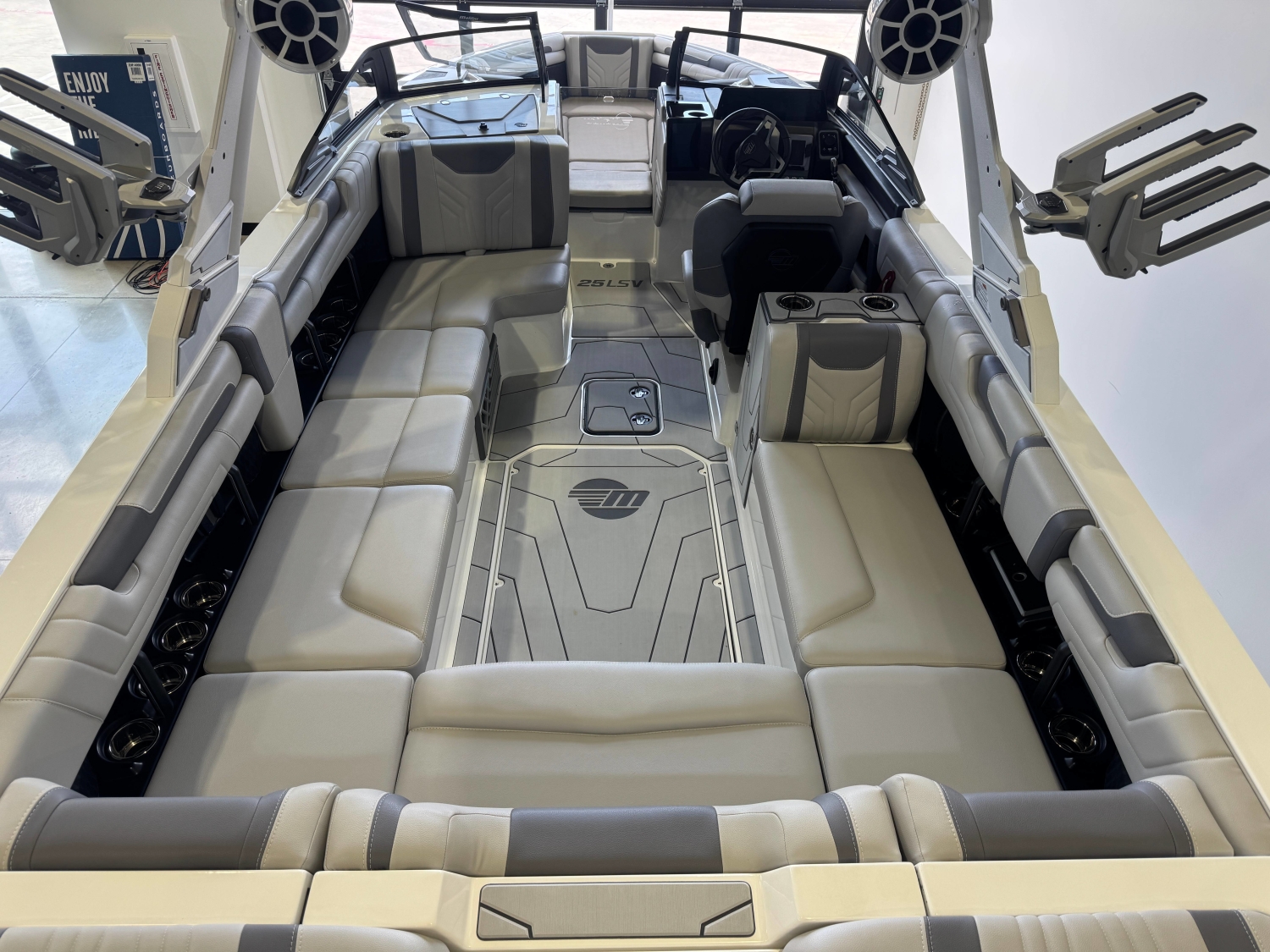 2026 Malibu Wakesetter 25 LSV