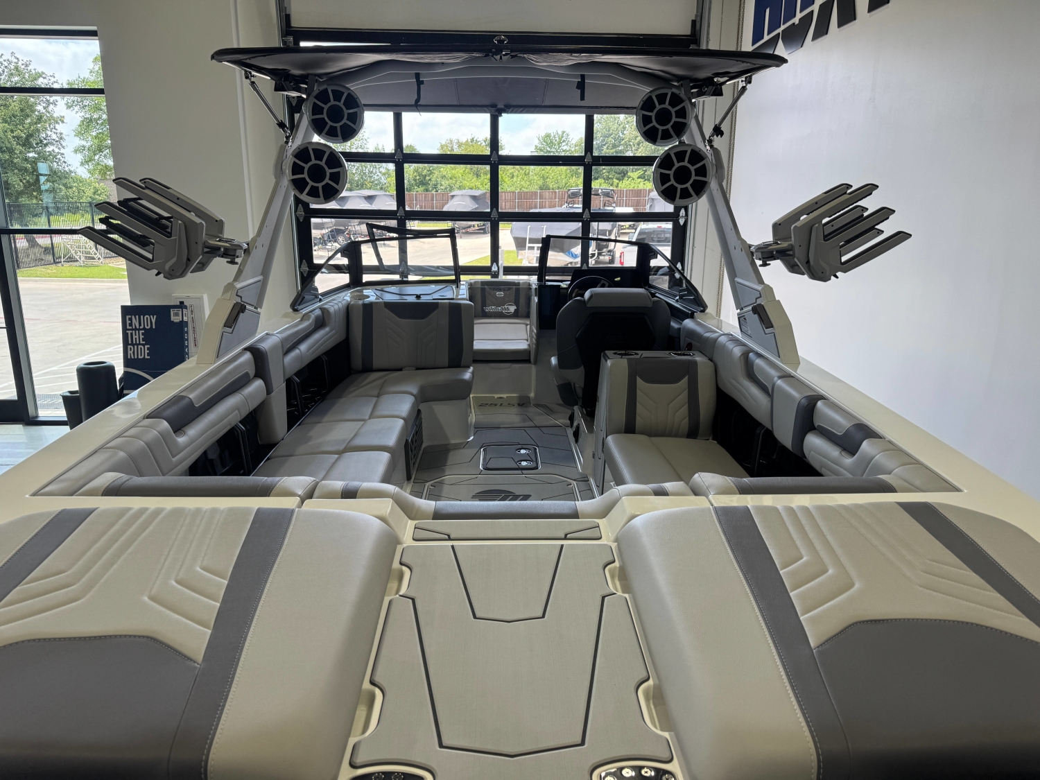 2026 Malibu Wakesetter 25 LSV