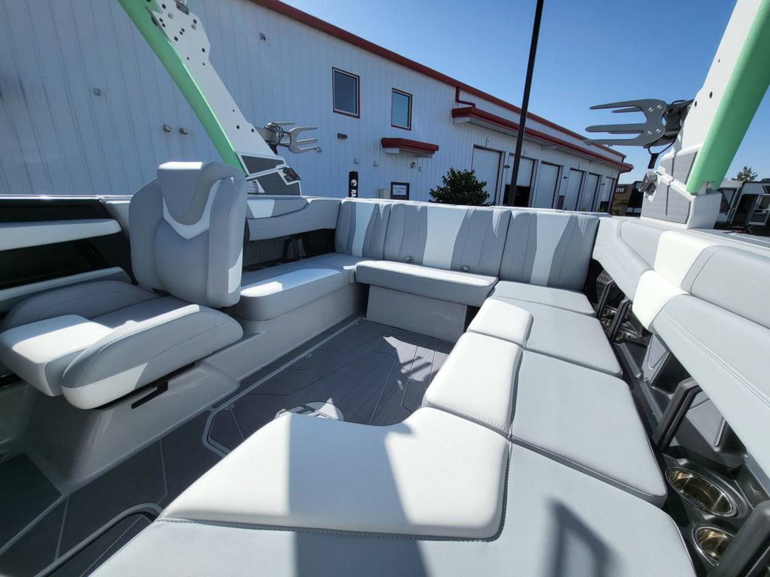 2026 Malibu Boats 21 LX