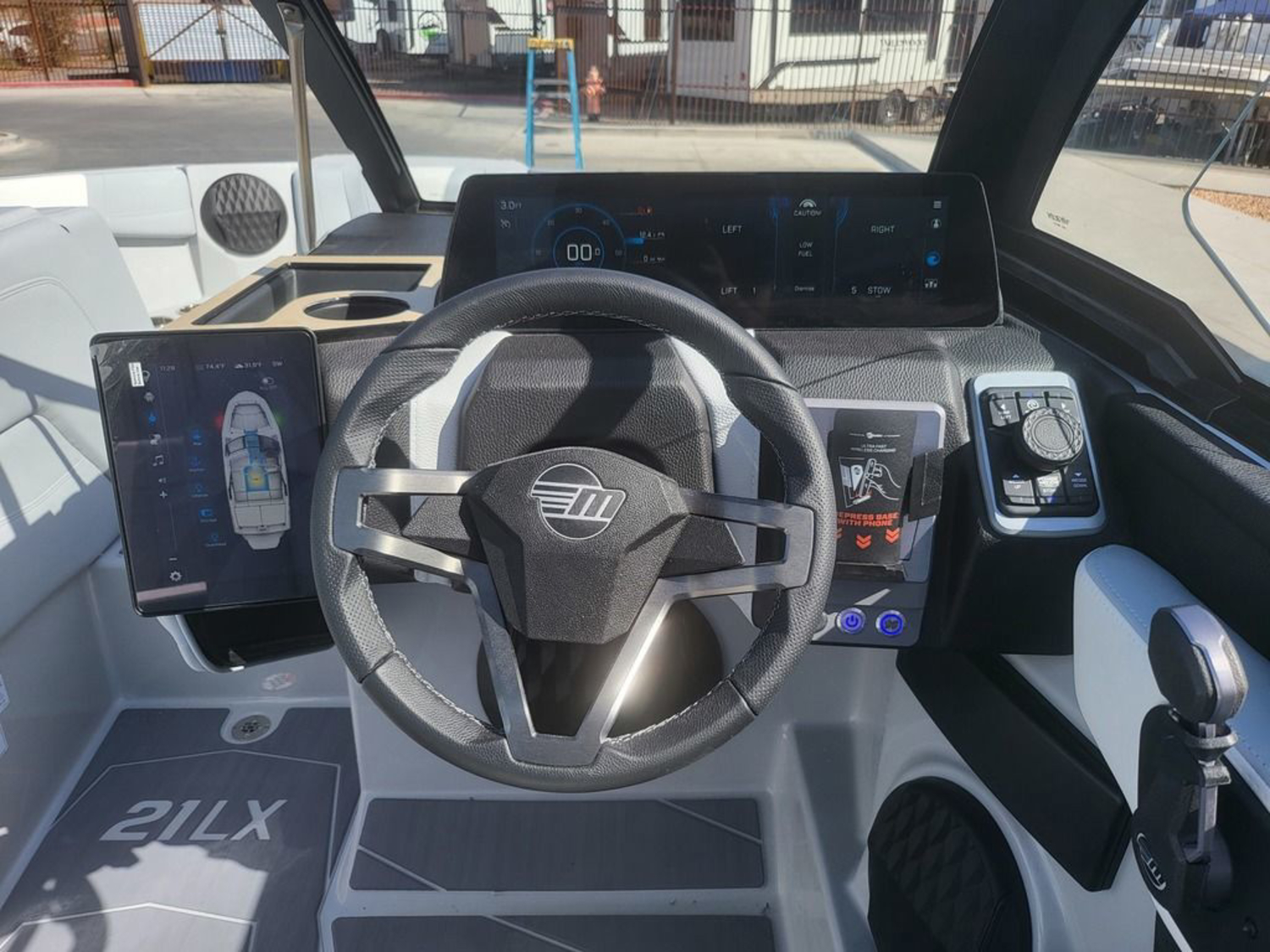 2026 Malibu Boats 21 LX