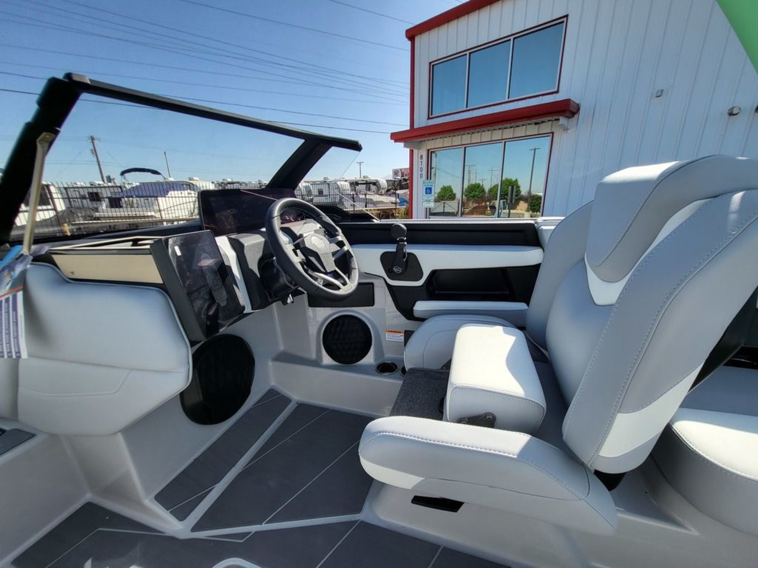 2026 Malibu Boats 21 LX