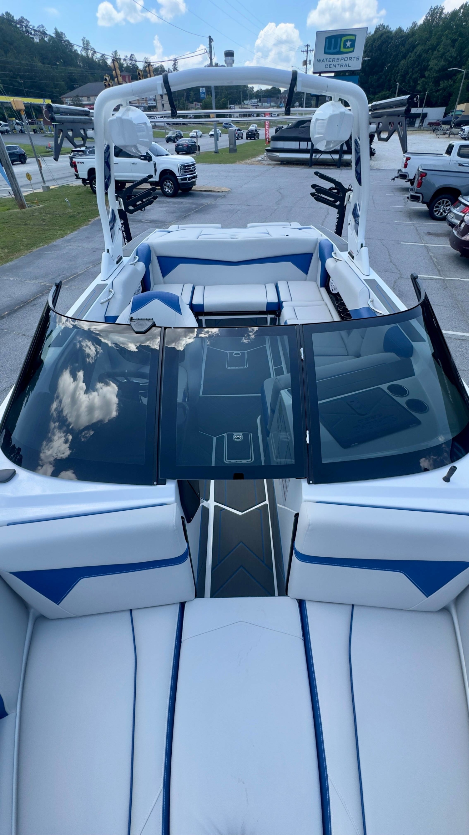 2022 Supreme S220
