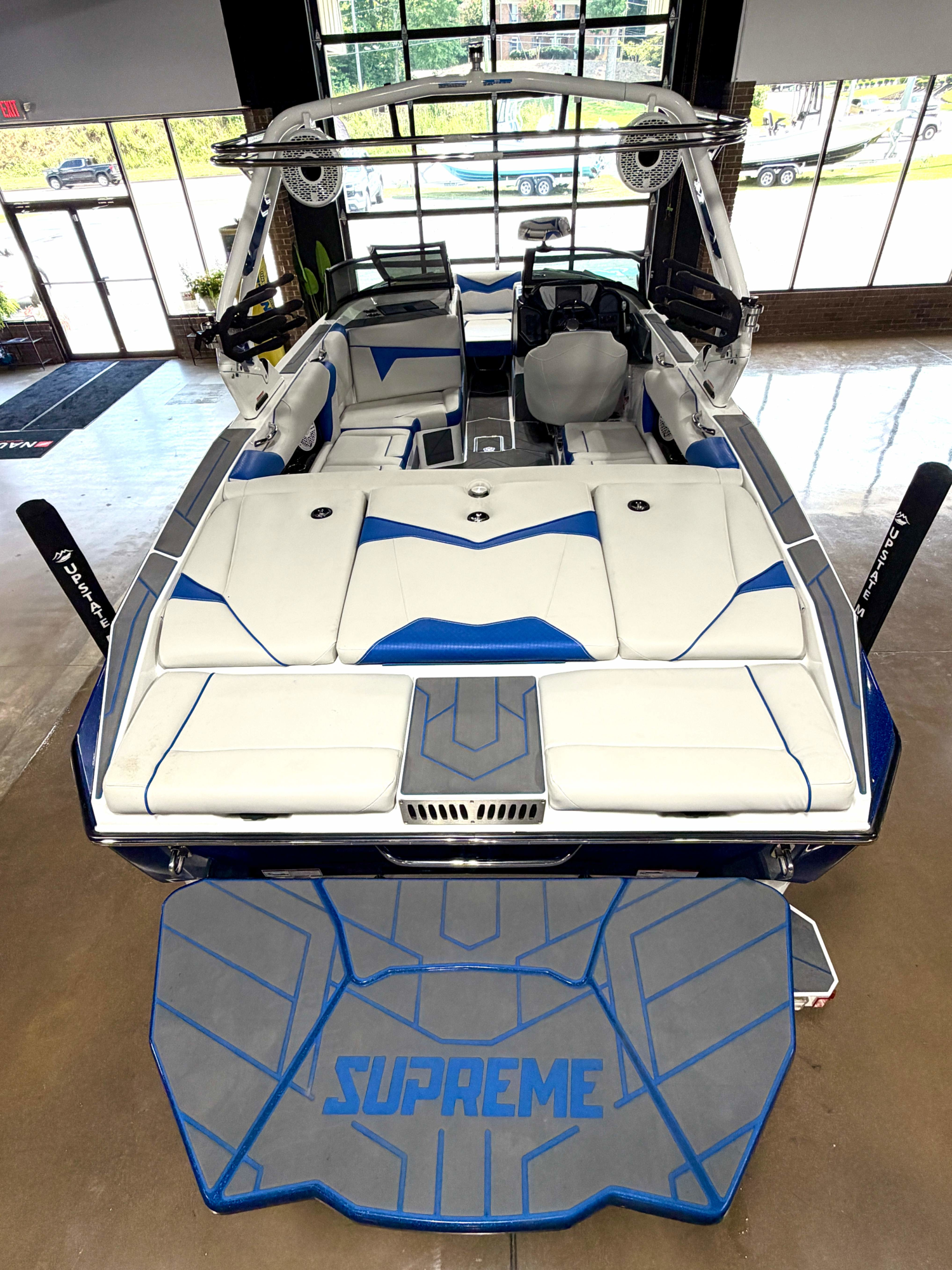 2022 Supreme S220