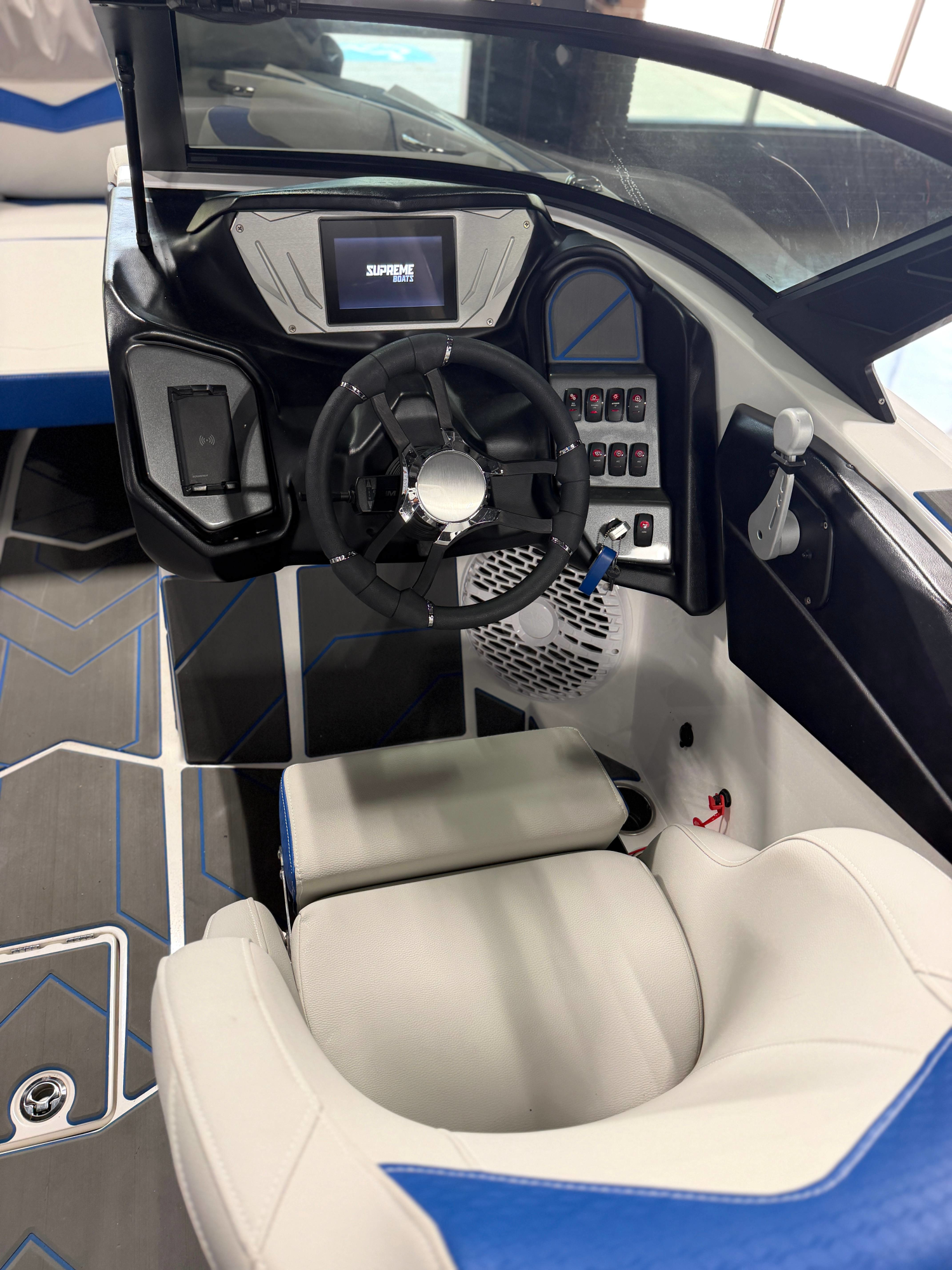 2022 Supreme S220