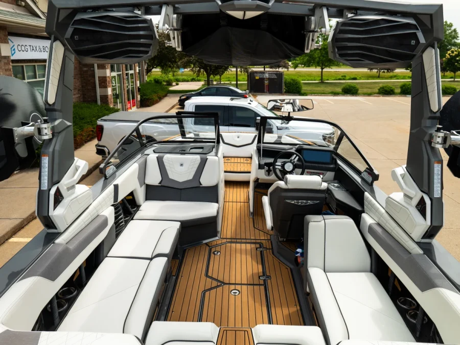 2023-nautique-g23-86912-image2.webp
