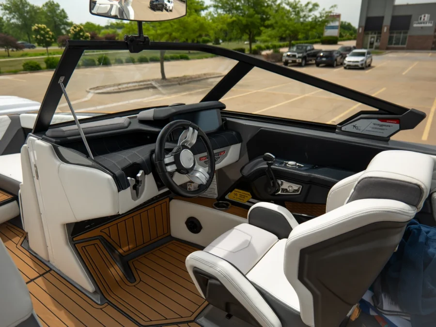 2023-nautique-g23-86912-image3.webp
