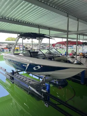 2015-malibu-wakesetter-vlx-140158-image0.webp