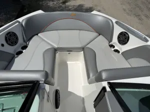 2017-mastercraft-xt20-140168-image2.webp