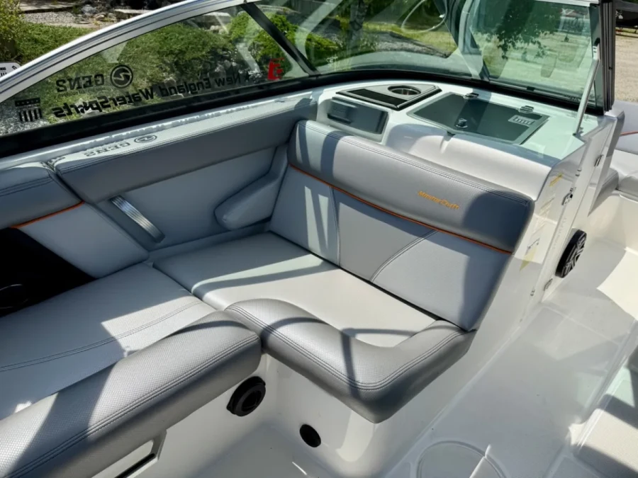 2017-mastercraft-xt20-140168-image5.webp