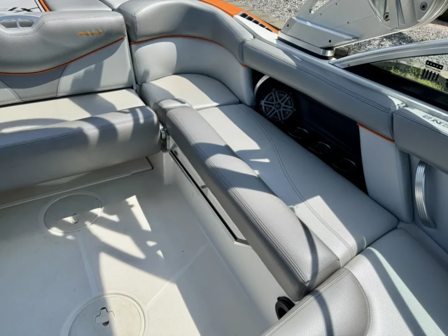 2017-mastercraft-xt20-140168-image6.webp