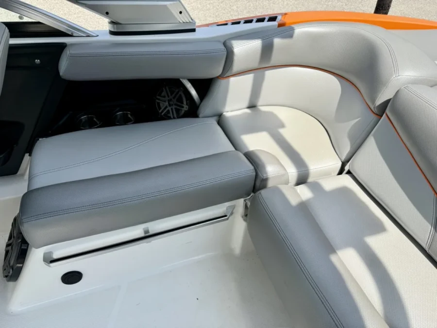 2017-mastercraft-xt20-140168-image8.webp