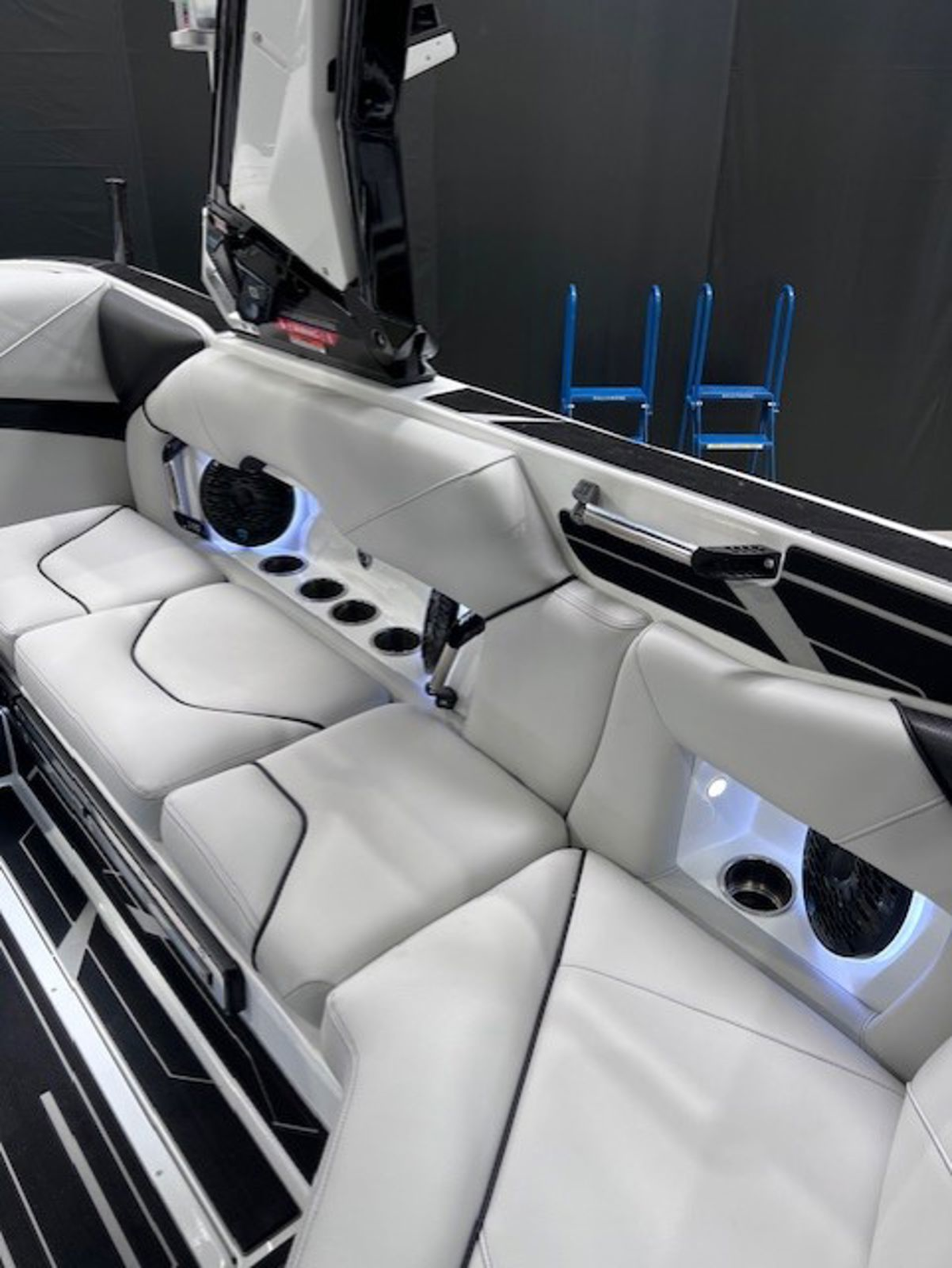 2025 Centurion Nv 233