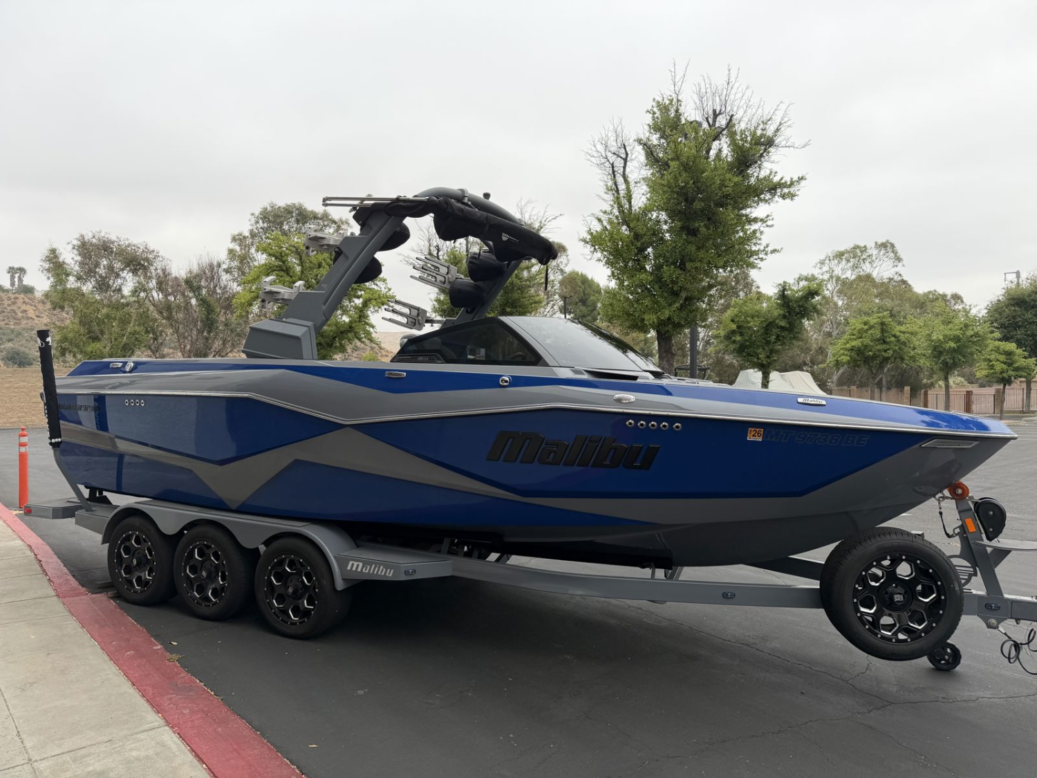 2022 Malibu 25 LSV
