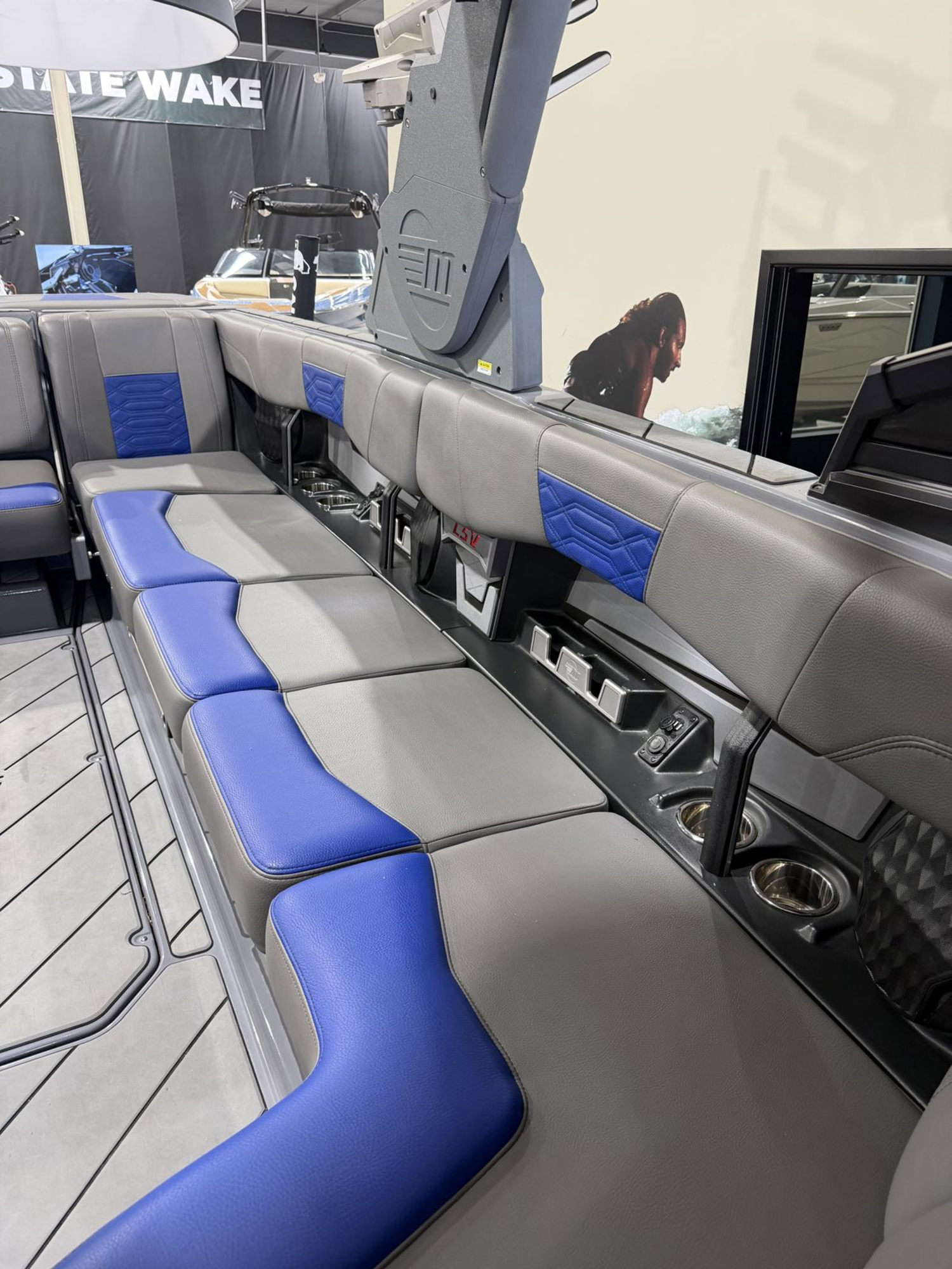 2022 Malibu 25 LSV
