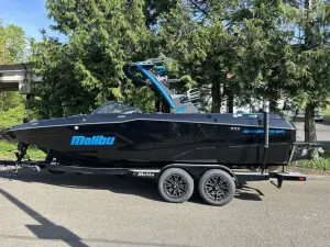 2025-malibu--wakesetter-23-mxz-140192-image1.webp