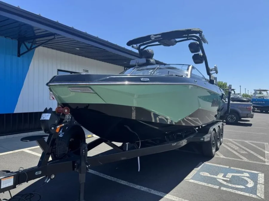 2025-malibu-wakesetter-25-lsv-140193-image3.webp