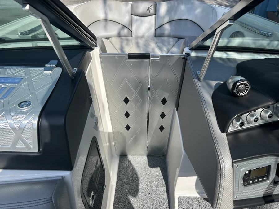 2016-mastercraft-x20-140197-image11