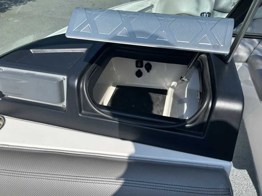 2016-mastercraft-x20-140197-image19