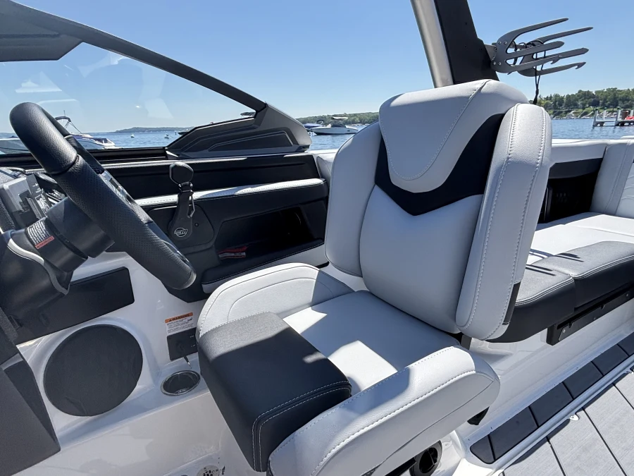 2026-malibu-wakesetter-23-lsv-140213-image15