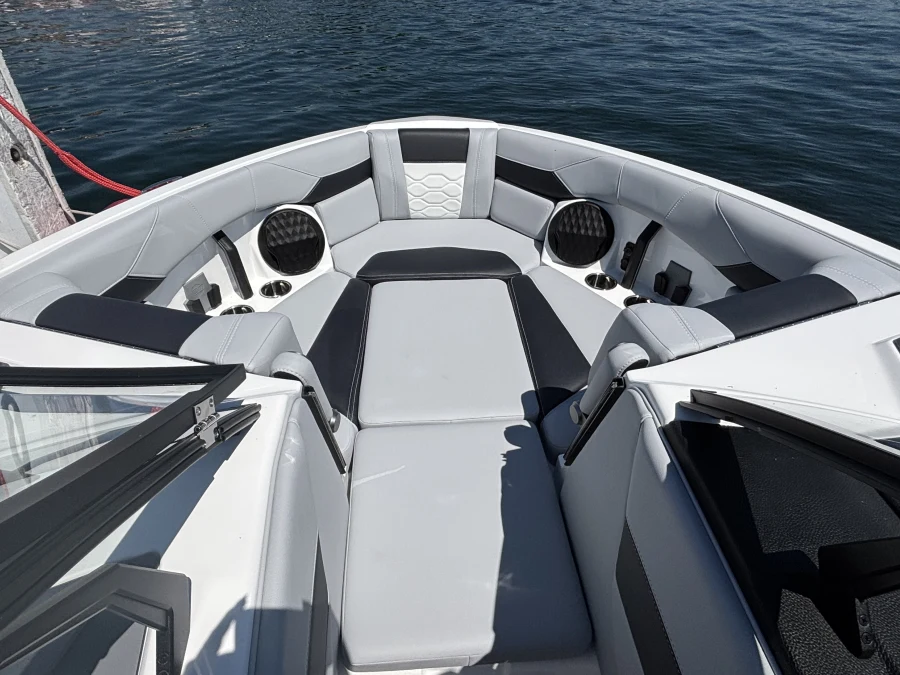 2026-malibu-wakesetter-23-lsv-140213-image3