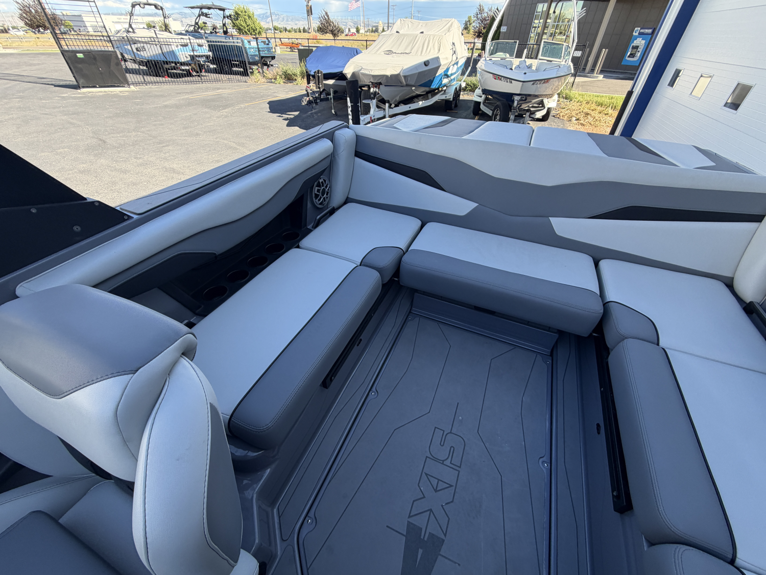 2022 Axis T220