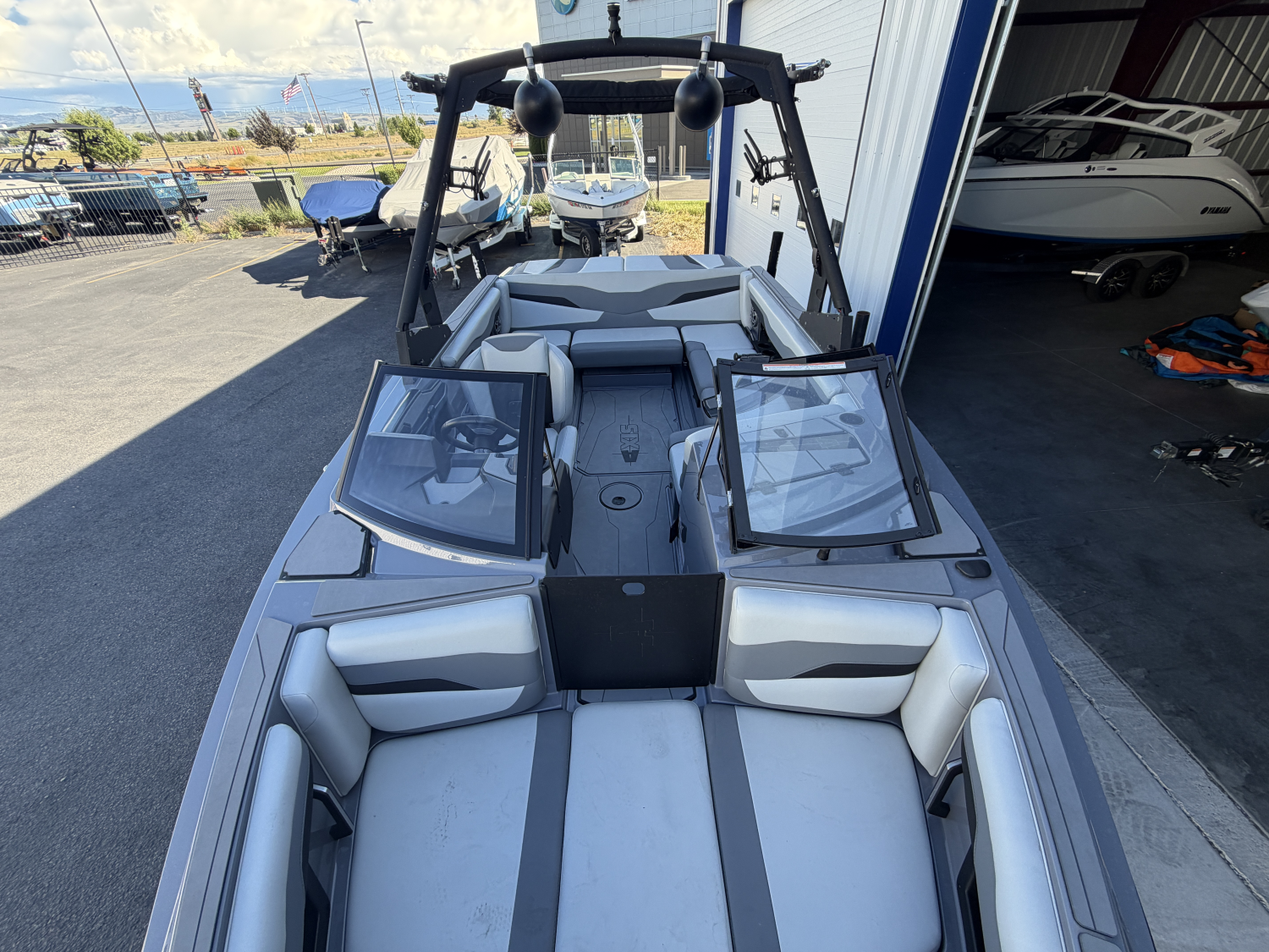 2022 Axis T220