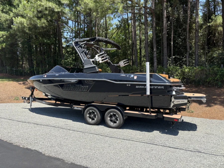 2019-malibu-wakesetter-25-lsv-140846-image2.webp