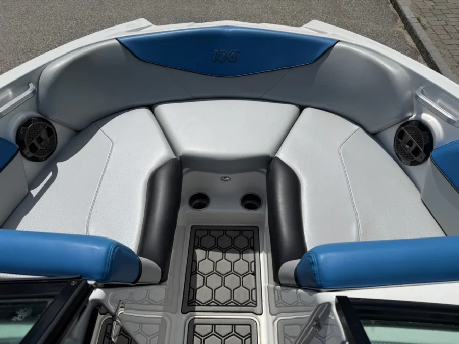 2019-mastercraft-nxt20-140849-image3.webp