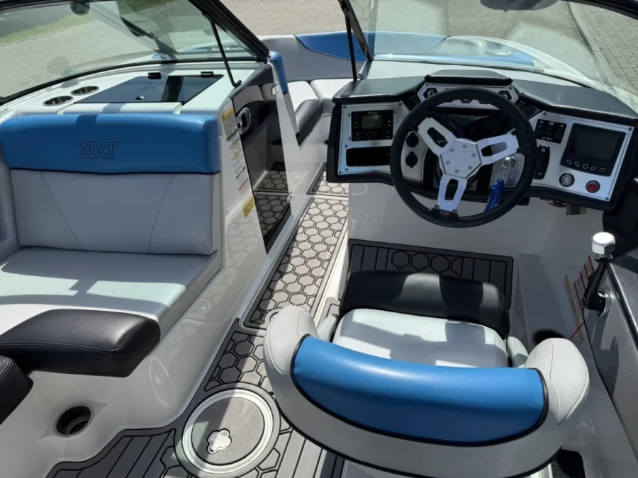 2019-mastercraft-nxt20-140849-image4.webp