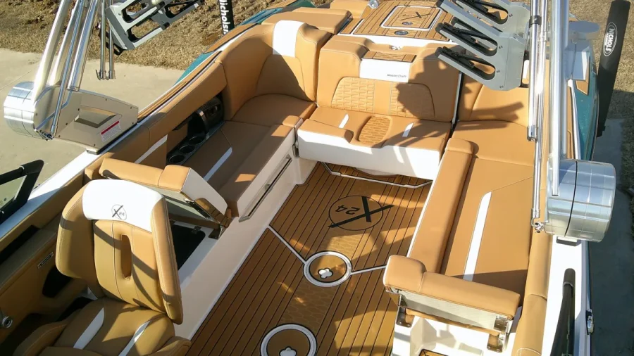 2025-mastercraft-x24-140851-image2.webp