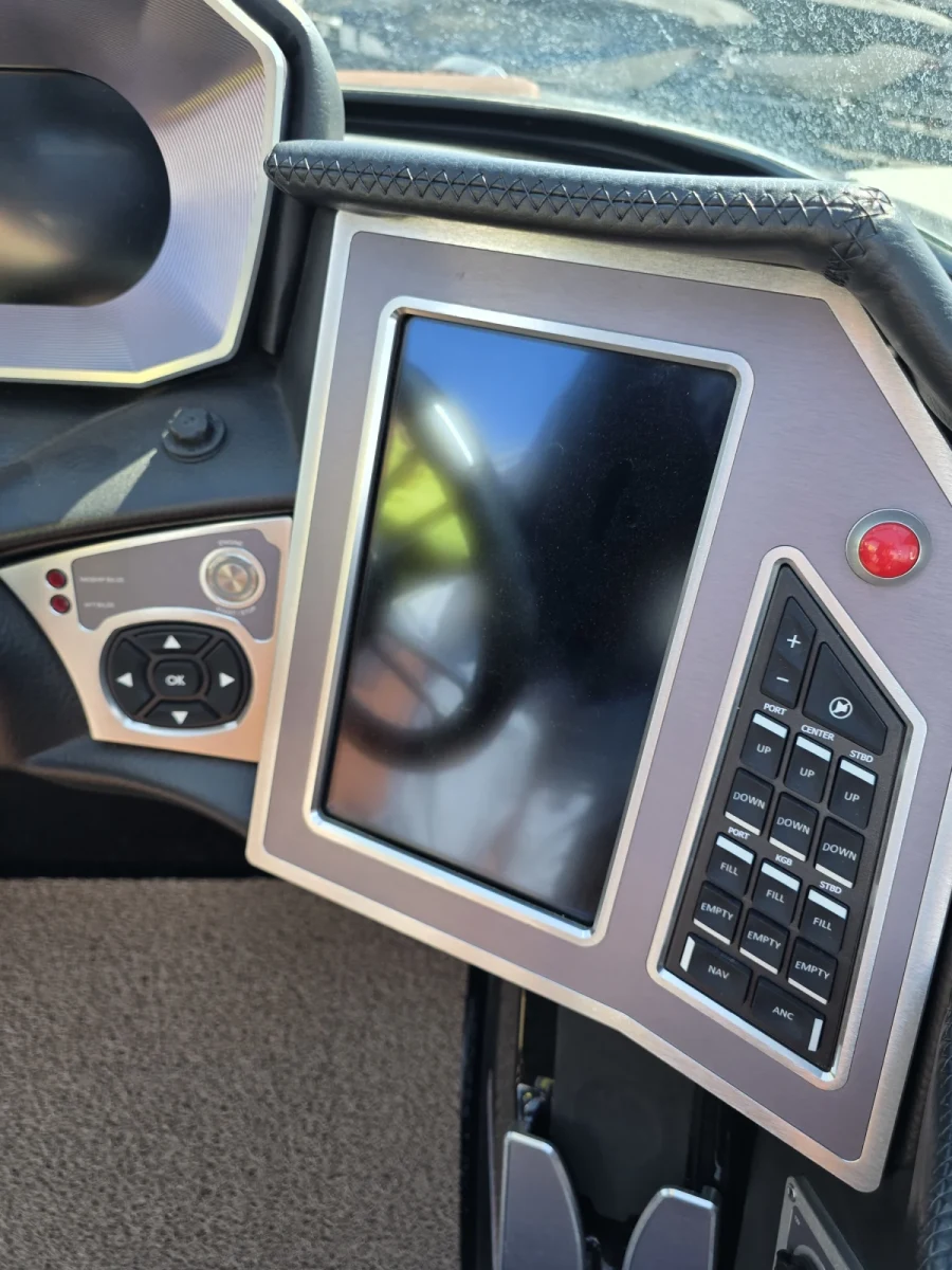 2021-mastercraft-x26-140859-image2.webp