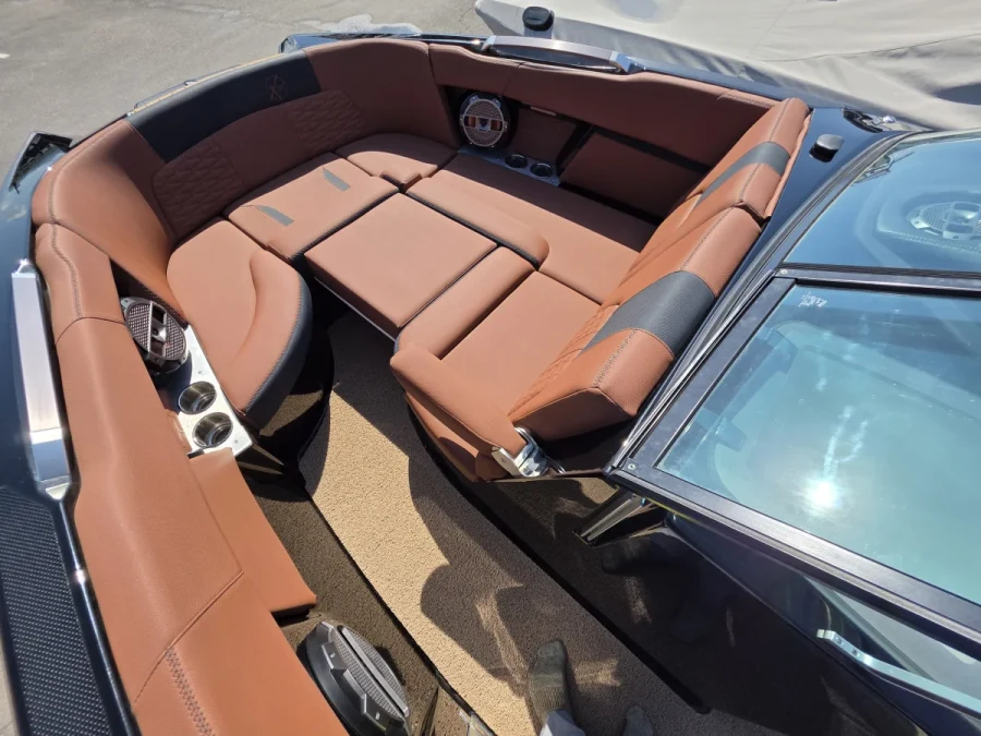 2021-mastercraft-x26-140859-image3.webp