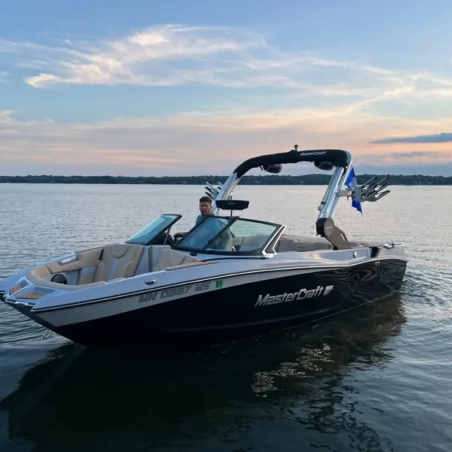 2024-mastercraft-xt20-140865-image2.webp