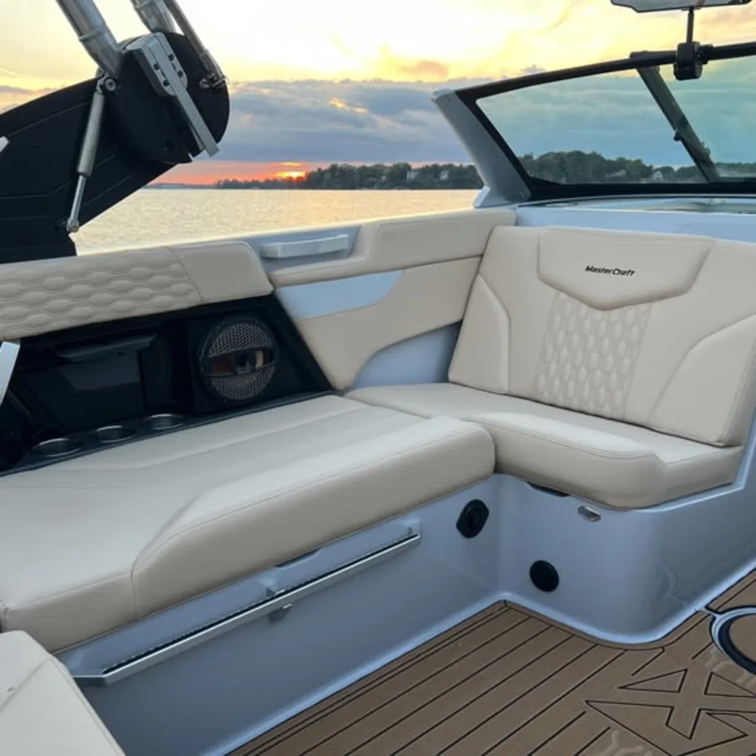 2024 Mastercraft XT20