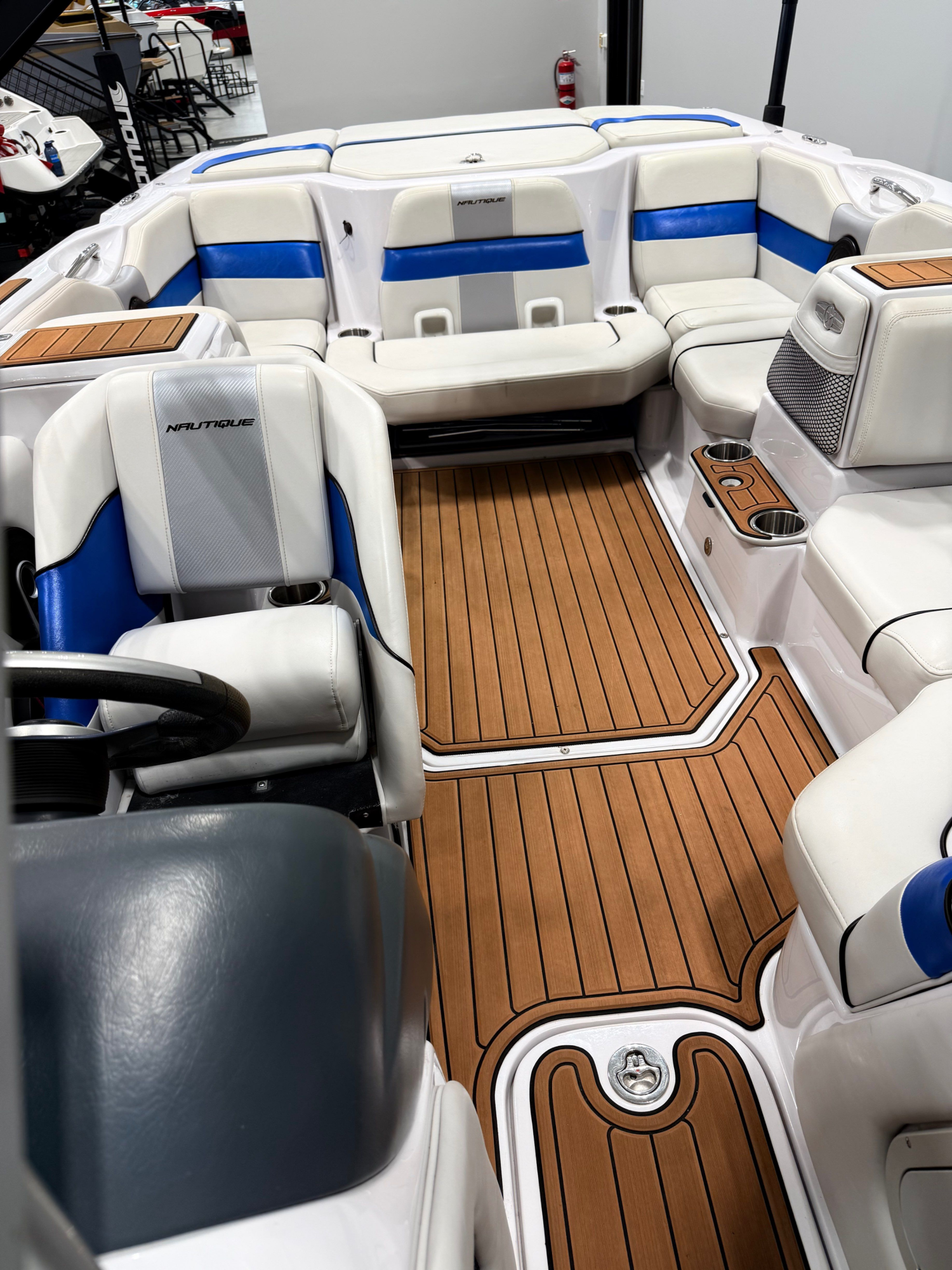 2009 Nautique 220 TE